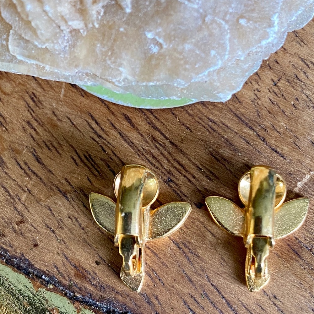 Vintage Gold Leaves Clip On Petite Earrings - Picture 5 of 7